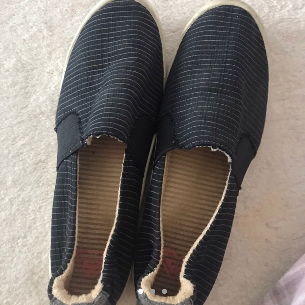 Super cute TOMS shoes